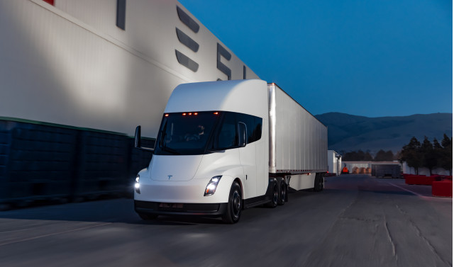 Report: Tesla seeks $100M from US for Semi charging route