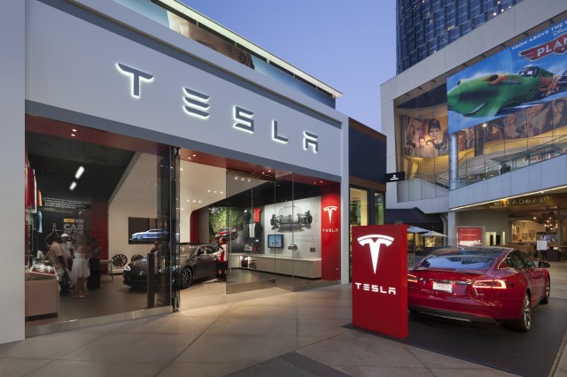Tesla Store Los Angeles [photo: Misha Bruk / MBH Architects]