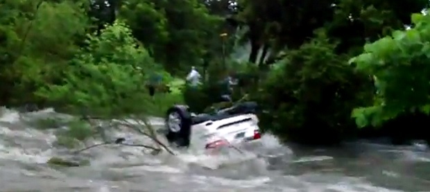 Texas Jeep Demonstrates Danger Of Flash Floods