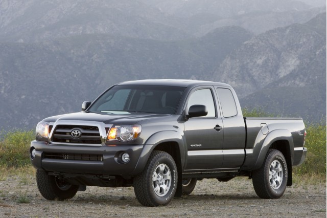 2010 nissan frontier vs toyota tacoma