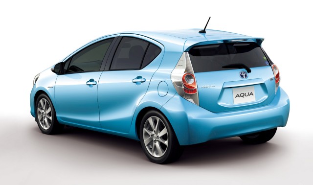 2017 Toyota Prius C Unveiled Compact 52 Mpg Plus Hybrid Hatchback Production Toyota Prius C