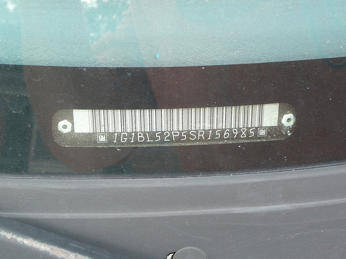 VIN-tag for 1995 Chevrolet Caprice, av Flickr-bruker Ingue86