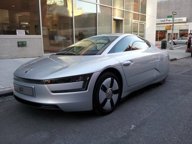 最終価格‼️VOLKS WAGEN Volkswagen XL1 138-MPG Diesel Plug-In Hybrid: Drive Report