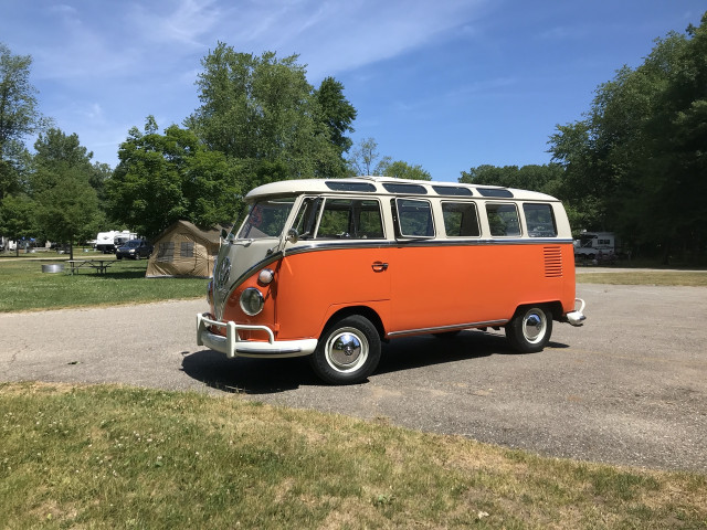 1967 Vw Bus Attracts The Kind Buds We All Need