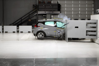2019 Chevy Bolt gets a lower safety rating from IIHS post thumbnail