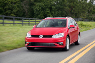 2019 VW Golf downsizes engine in fuel-economy bid post thumbnail