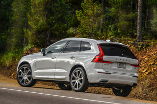 Volvo XC60 crossover SUV recalled over faulty tailgate arms post thumbnail