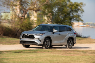 2020 Toyota Highlander crossover earns Top Safety Pick award post thumbnail