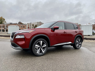 First drive: 2021 Nissan Rogue splits the difference post thumbnail