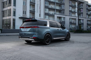 2022 Kia Carnival driven, AMG GLB35 tested, 2024 GMC Hummer EV SUV unpacked: What's New @ The Car Connection post thumbnail