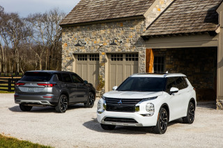 2022 Mitsubishi Outlander gets safer, Mercedes rolls out EV lineup: What's New @ The Car Connection post thumbnail