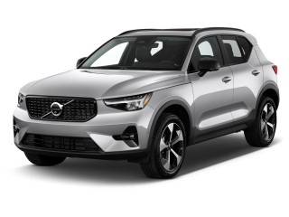 2023 Volvo XC40 B5 AWD Plus Dark Theme Angular Front Exterior View