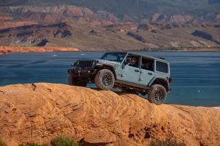 Jeep Gladiator vs. Jeep Wrangler: Compare Trucks