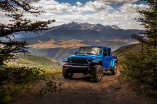 2025 Jeep Gladiator price slashed, manual killed