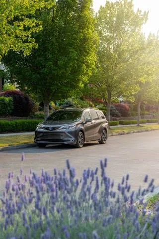 2025 Toyota Sienna_image