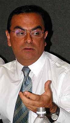 Carlos Ghosn detroit 2001