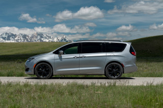 Review update: 2020 Chrysler Pacifica Hybrid makes family life easier post thumbnail