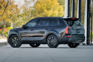  2022 Kia Telluride priced, 2021 Kia K5 GT tested, Canoo EVs set for 2022: What's New @ The Car Connection post thumbnail