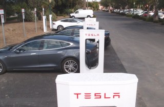 Tesla to promote Chinese national electric-car charging standard