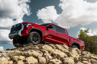 2022 Toyota Tundra debuts, Porsche Macan GTS tested, 300-mile EVs listed: What's New @ The Car Connection post thumbnail