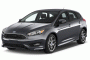 2017 Ford Focus SE Hatch Angular Front Exterior View